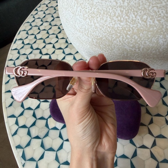 Gucci Women's Sunglasses Oval Frame in Light Gold - Picture 4 of 10